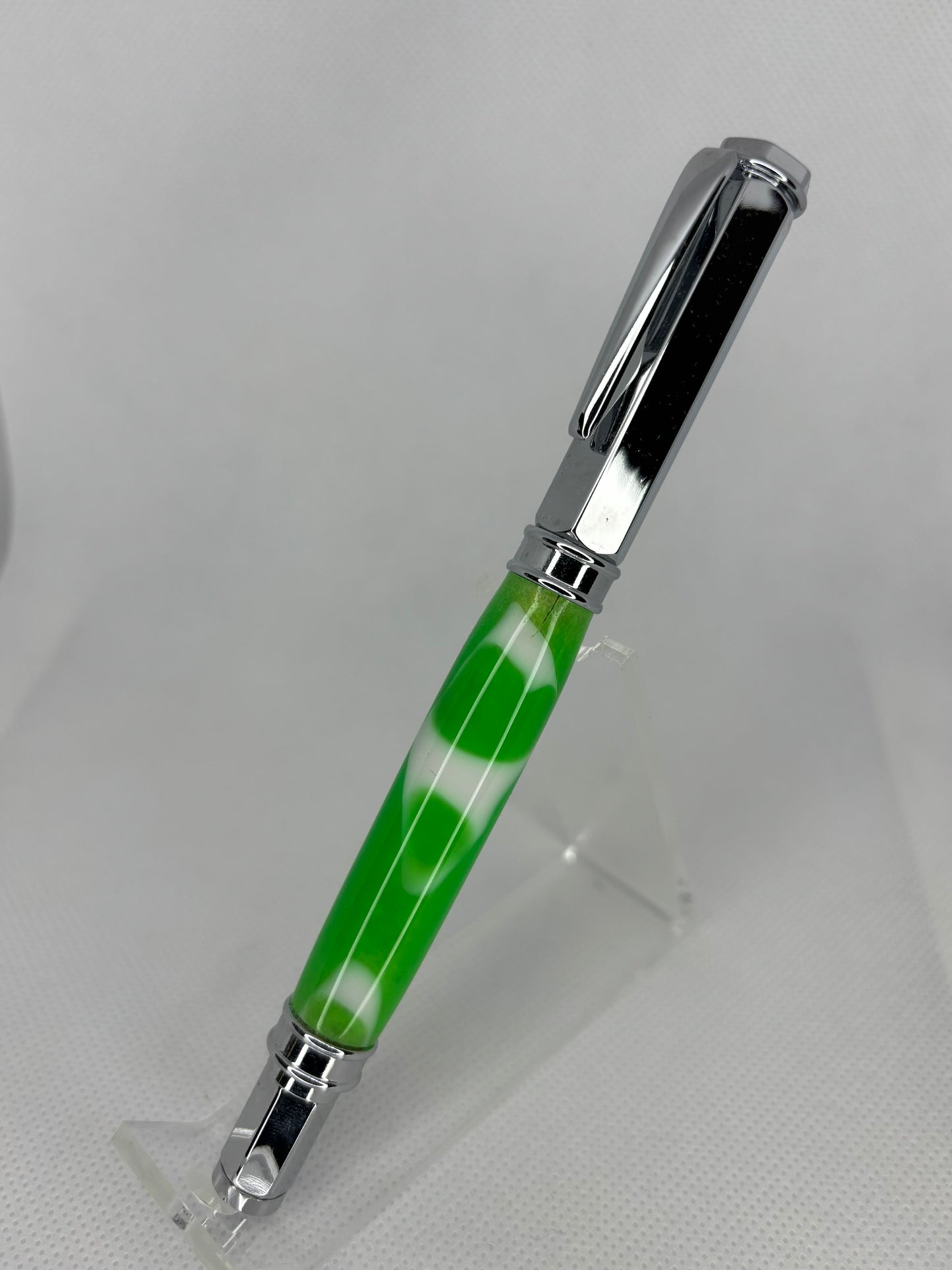 Magnetic Vertex Chrome Fountain Pen