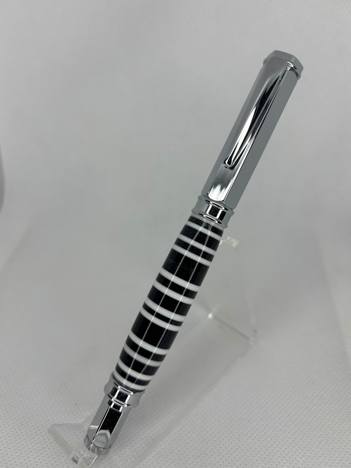 Magnetic Vertex Chrome Fountain Pen